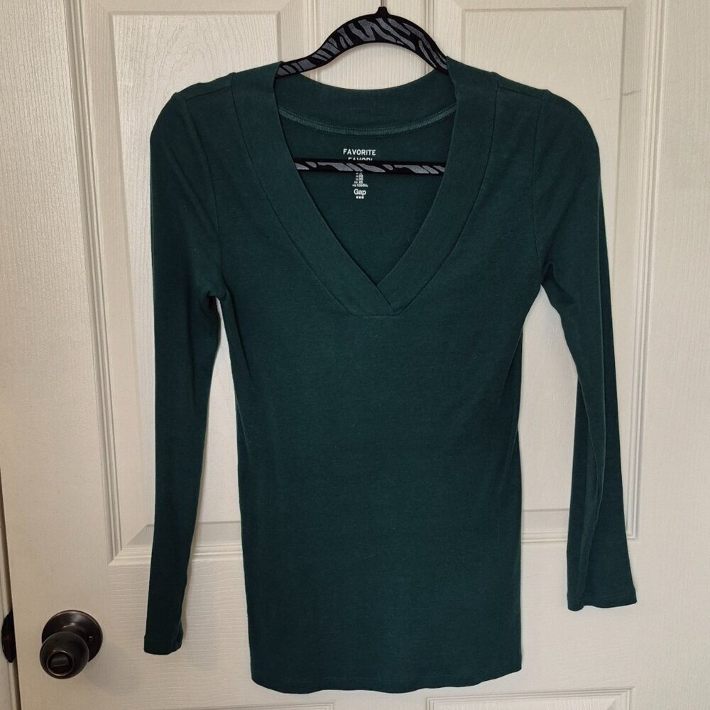GAP Women's Tee - Picture 2 of 3